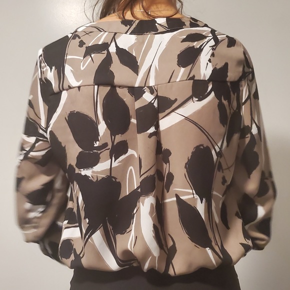 The same blouse over and over - Picture 3 of 7